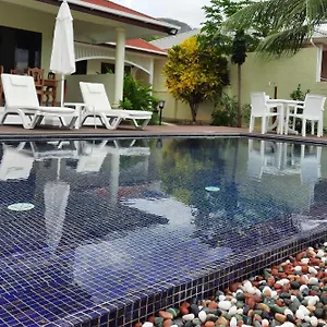 https://emmas-guest-house-and-self-catering.maheislandhotels.com