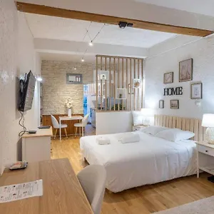 https://studio-entirement-rnov-dans-les-rue-pitonnes.hotels-rhonealpes.com